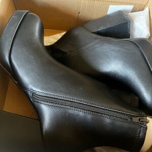 New inbox, Steve Madden Caleb platform boot size 7
